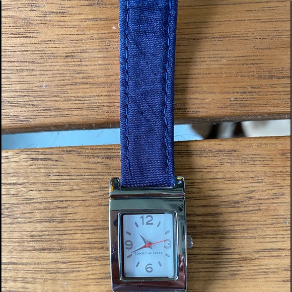 2009-2010 Tommy Hilfiger Twist Band Watch - Picture 9 of 11